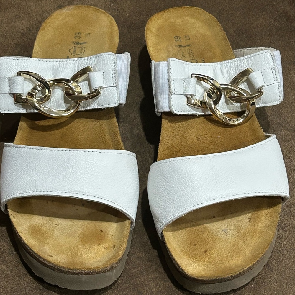 Naot White Leather Sandals with Gold Chain - EUC